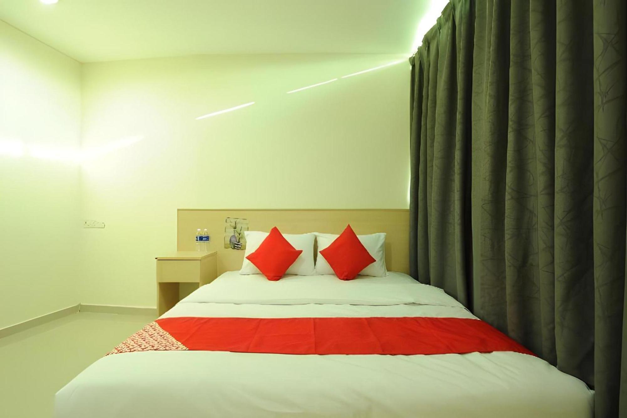 Oyo 1055 Batu Caves Star Hotel Екстер'єр фото